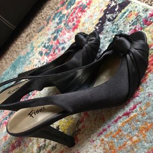 Black Satin Heels with Knotted PeepToe